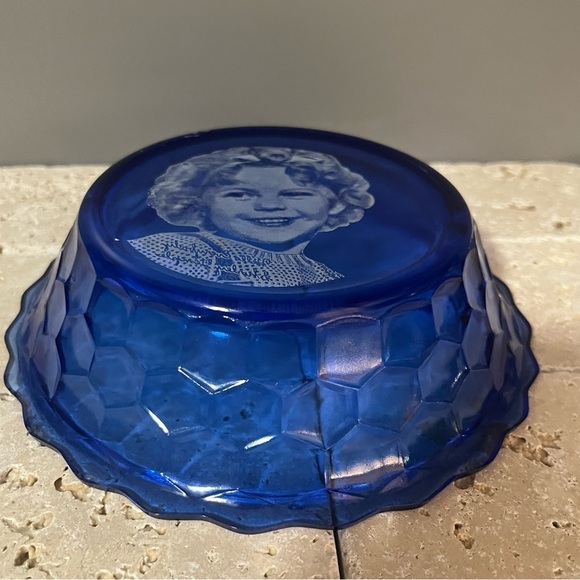 Shirley Temple cobalt blue glass cereal bowl,  by Hazel-Atlas Glass Company. - Picture 4 of 7